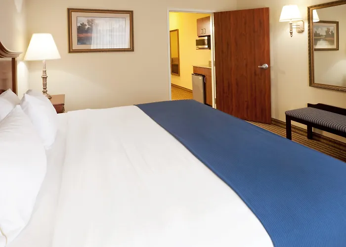 Holiday Inn Express & Suites Waxahachie By Ihg
