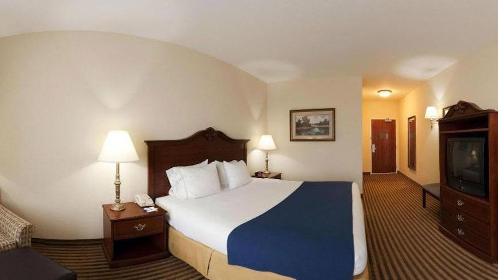Express & By Ihg 2*