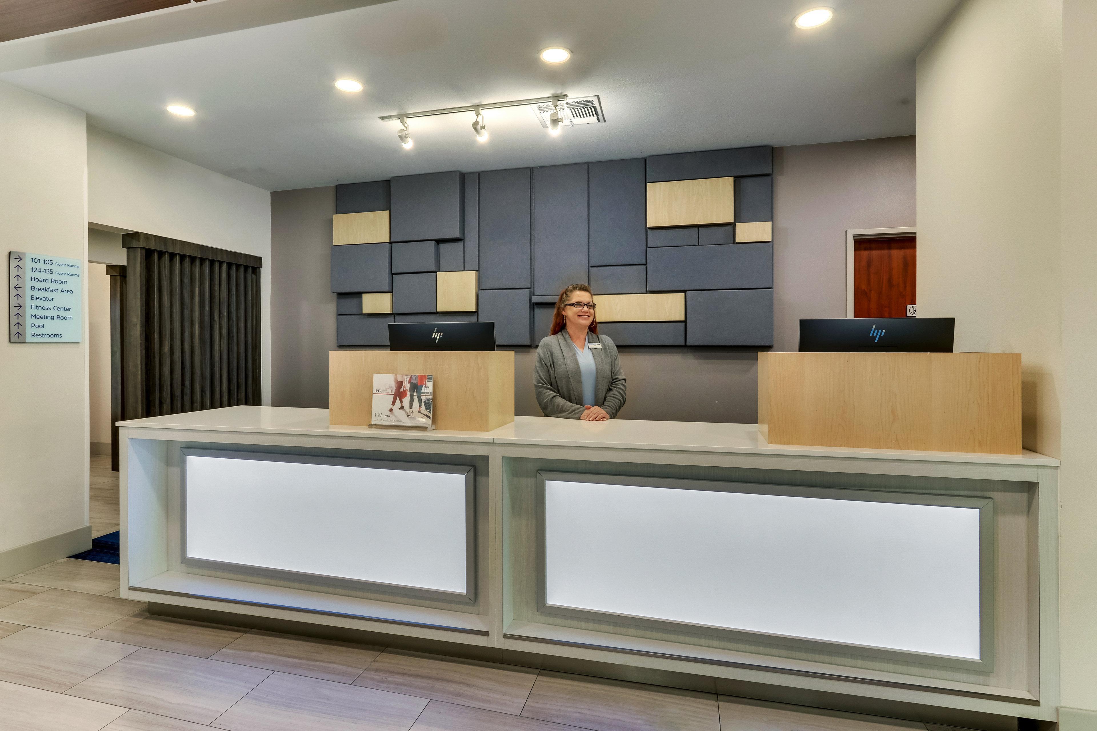 Express & By Ihg 2*