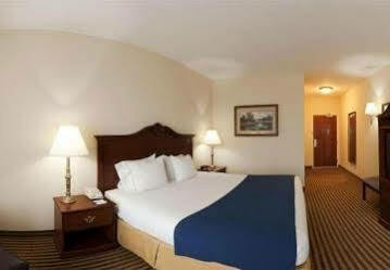 Express & By Ihg 2* Waxahachie
